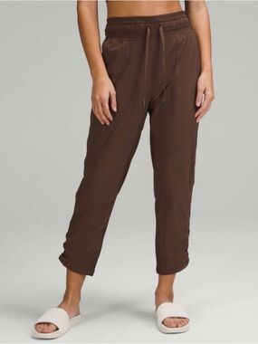lululemon Sz 4 Java Brown Dance Studio Cropped Joggers Relaxed Mid Rise Pants